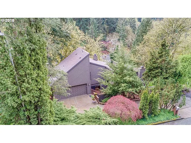 2814 Overlook Dr photo 1