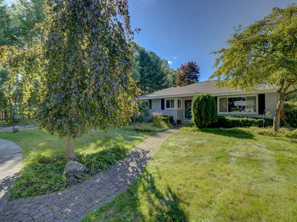 644 Cromwell Dr, Traverse City, MI 49686