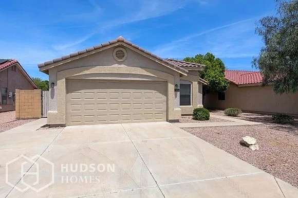 4 bed, 2.0 bath, 1654 sqft, $2,280 — Photo 3