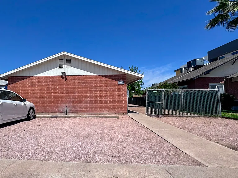 1640 E Brill St — Photo 31