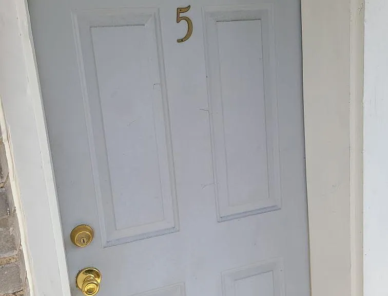 619 E Pleasant St — Photo 2