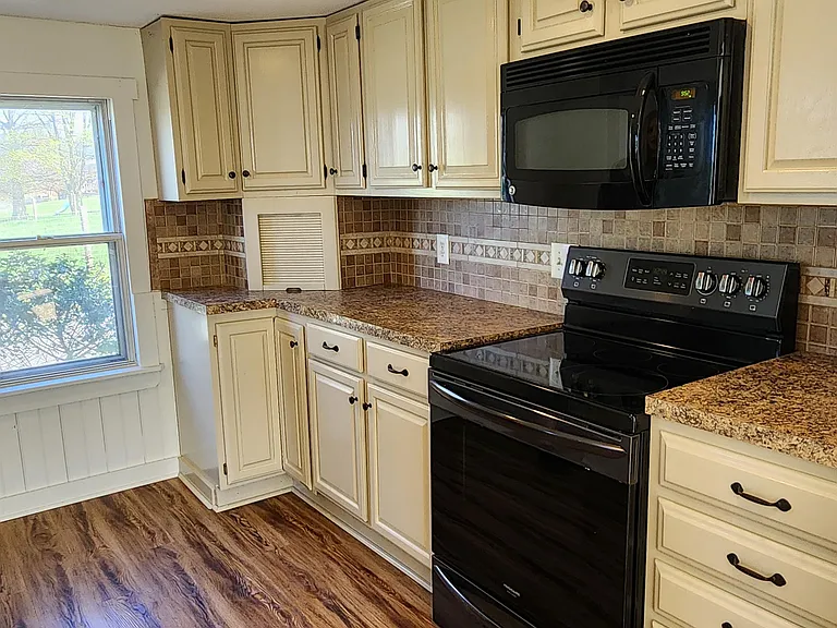 53 Liberty Ln — Photo 4