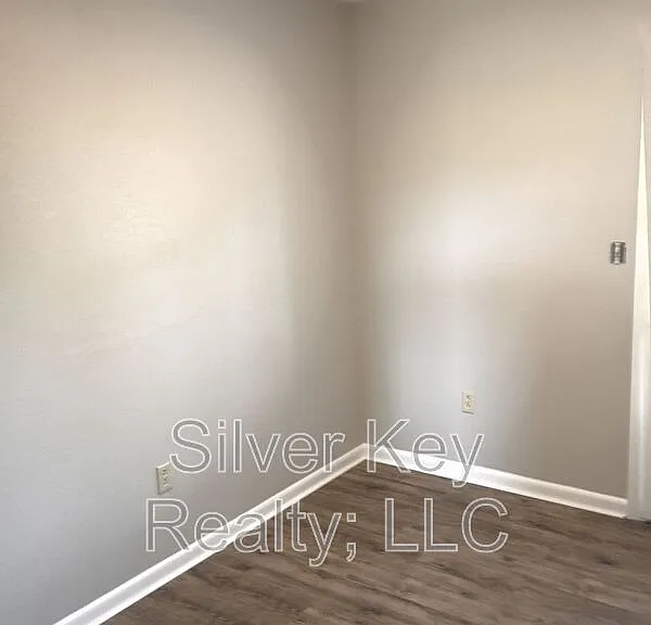 823 Englewood Rd #10 — Photo 6
