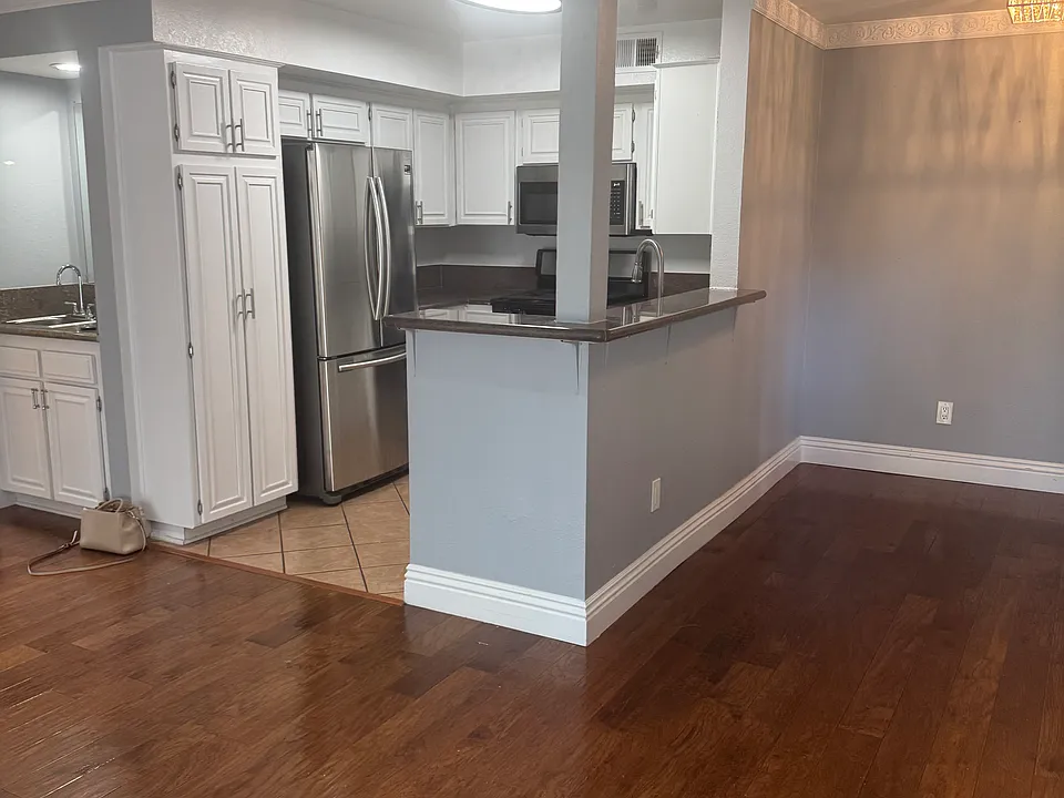 4750 Ethel Ave #105