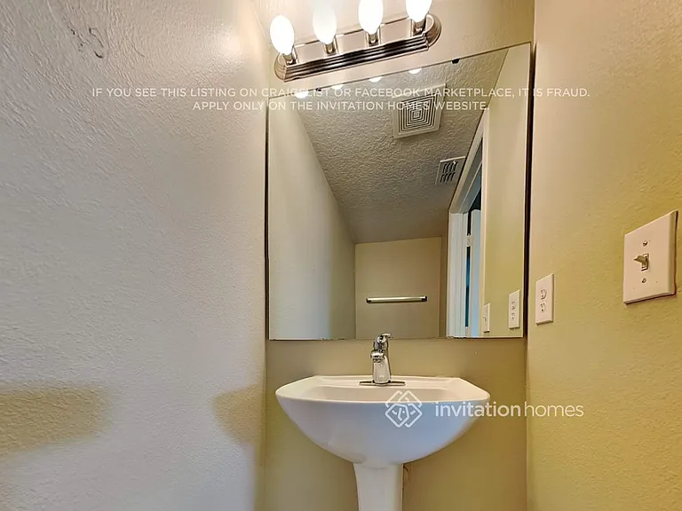 566 Kilimanjaro Dr — Photo 17