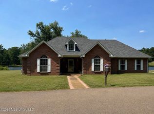 253 Windmere Dr, Grenada, MS 38901