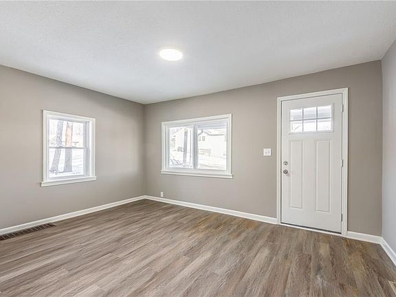 5th image of 106 Burns Ave