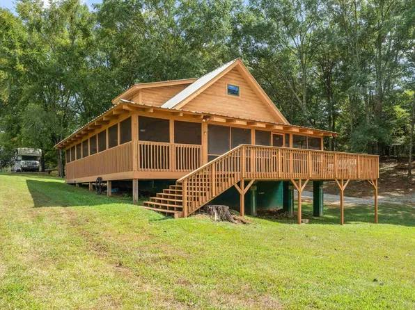 60 Lincoln Shores Dr, Talladega, AL 35160