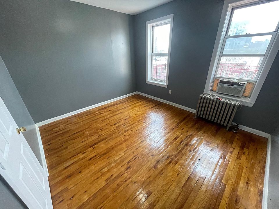 1st image of 9117 172nd St #4D