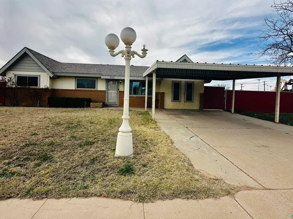903 18th St, Eunice, NM 88231