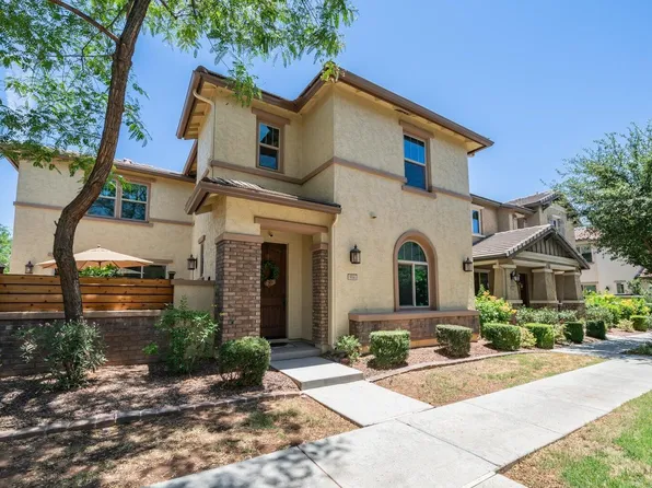 914 S OSBORN Lane, Gilbert, AZ 85296
