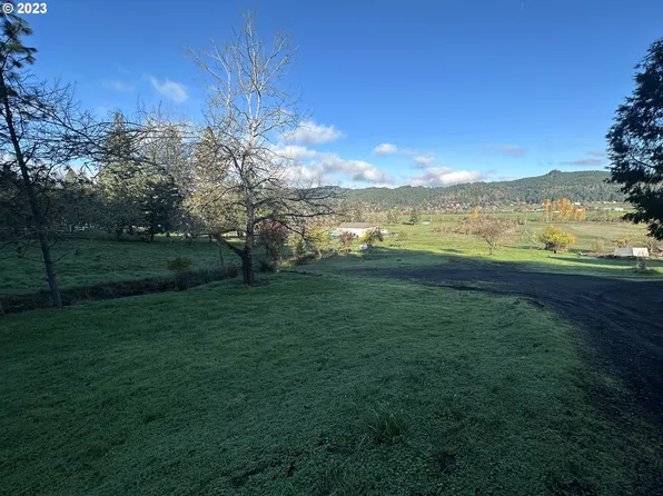 1994 S Side Rd, Sutherlin, OR 97479