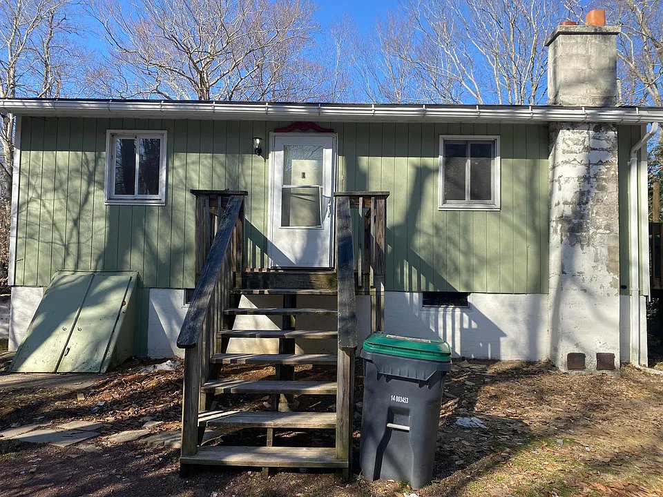 207 Echo Lake Rd