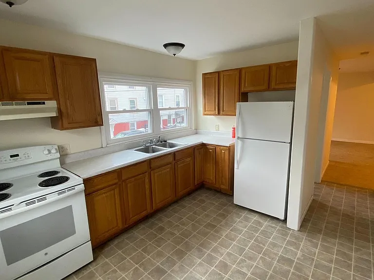 80 Main St #5 — Photo 10