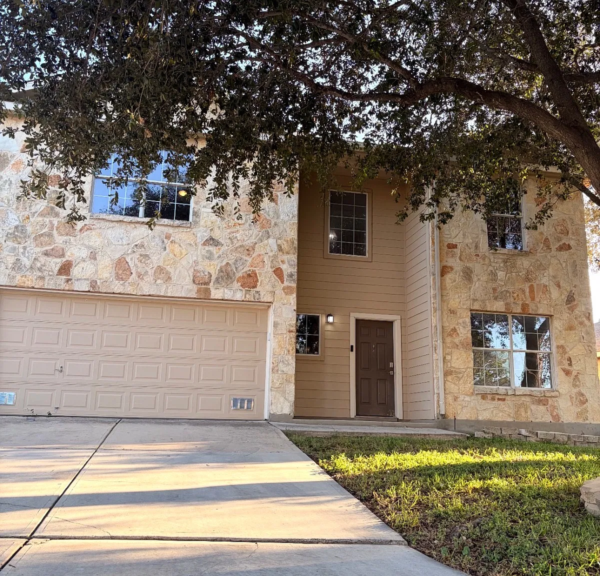 4 bed, 2101 sqft, $2,000 — Photo 1