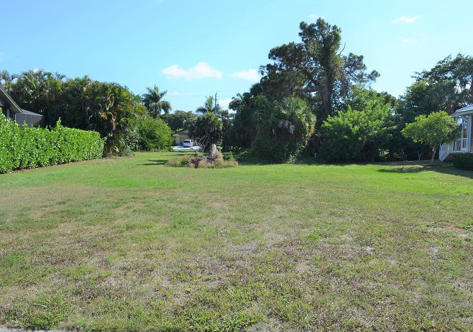 1st image of 572 N Barfield Dr #1