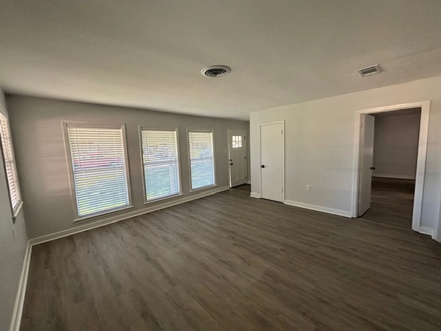Major Price Drop!! Stunning 3 Bedroom 2 Bath Home In Baton Rouge, la — Photo 3