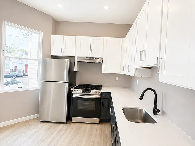 85 Auburn St #1A — Photo 4