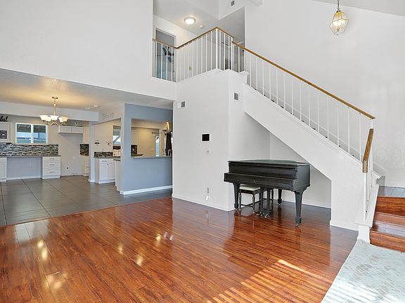 2nd image of 50 Oakwood Ct