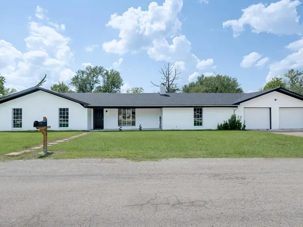 204 Lilly Dr, Elkhart, TX 75839