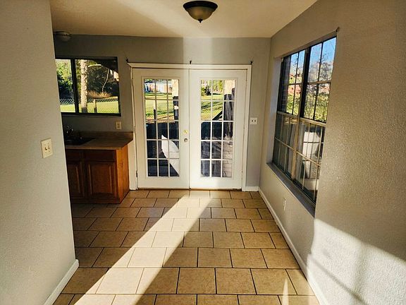 4th image of 256 SE Lomond Ave #101
