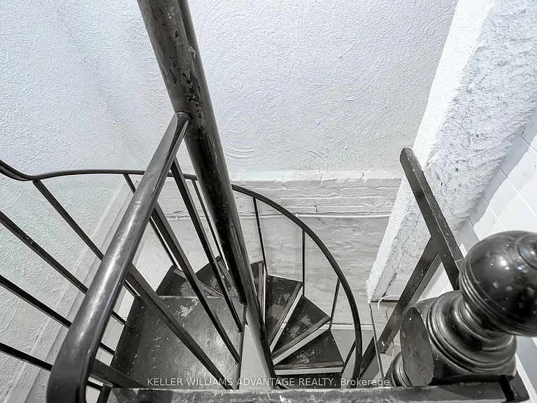 254A Carlton St — Photo 18