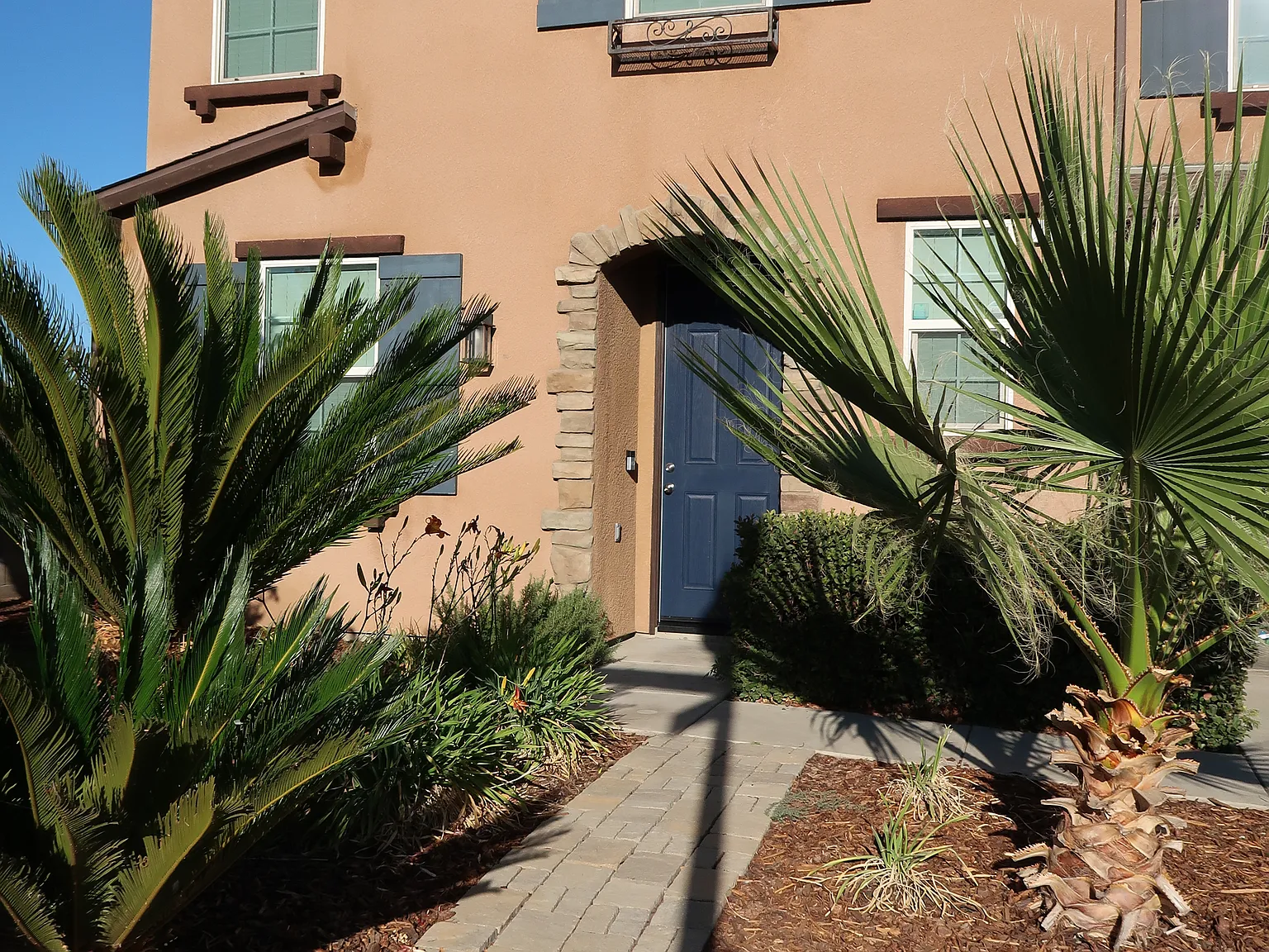 5 bed, 1940 sqft, $2,950 — Photo 1