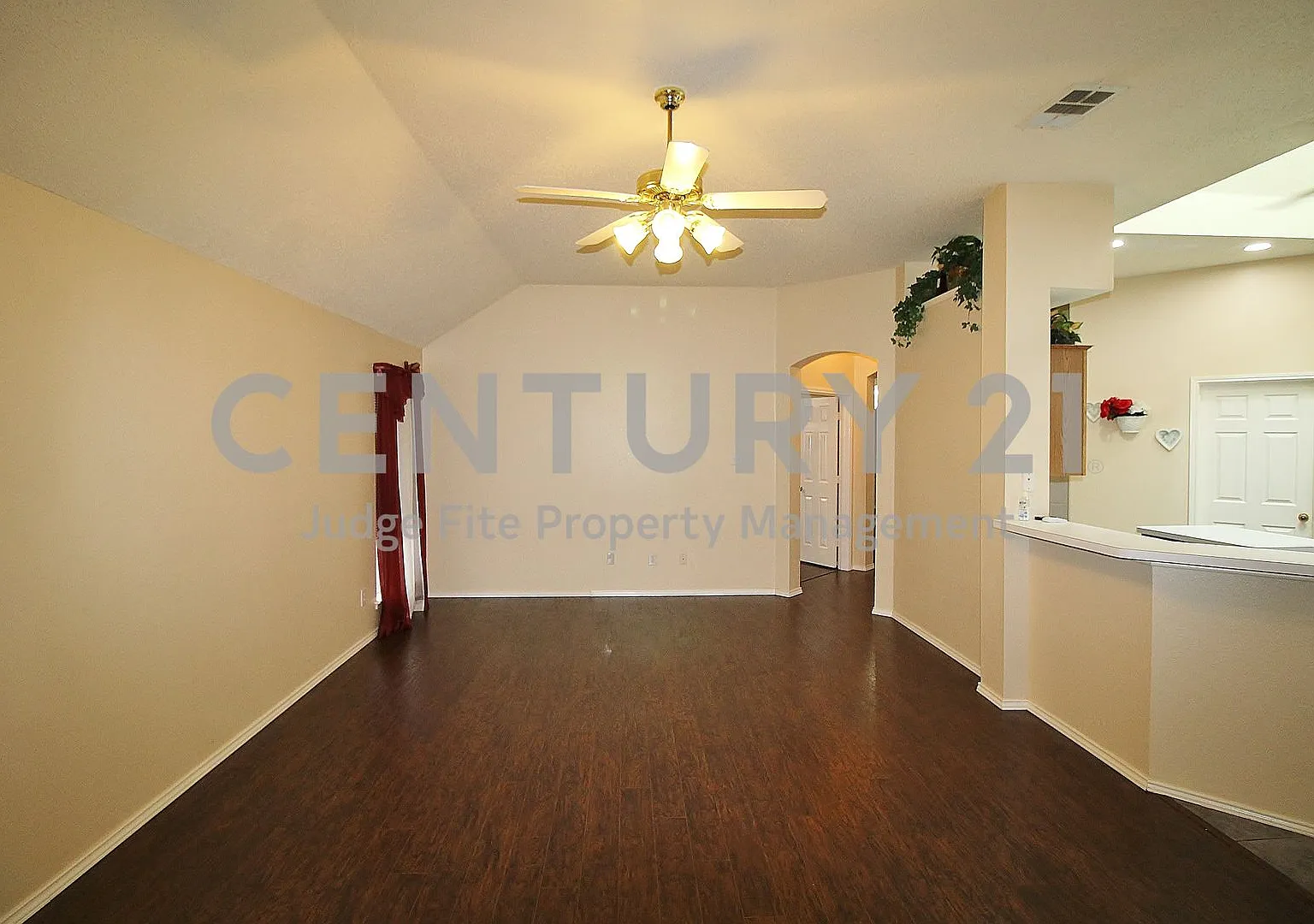 Well Maintained 4/2/2 with Additional 2 Car Carport in Mesquite For Rent! — Photo 4