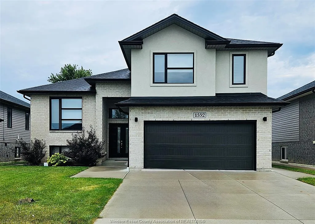 4 bed, $2,600 — Photo 1