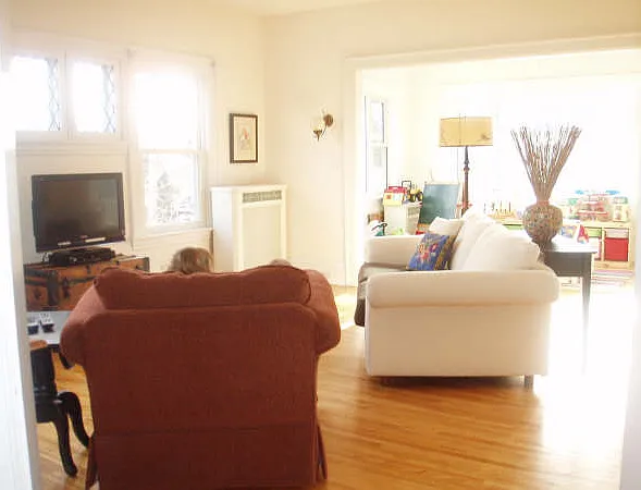 2436 Irving Ave S — Photo 4