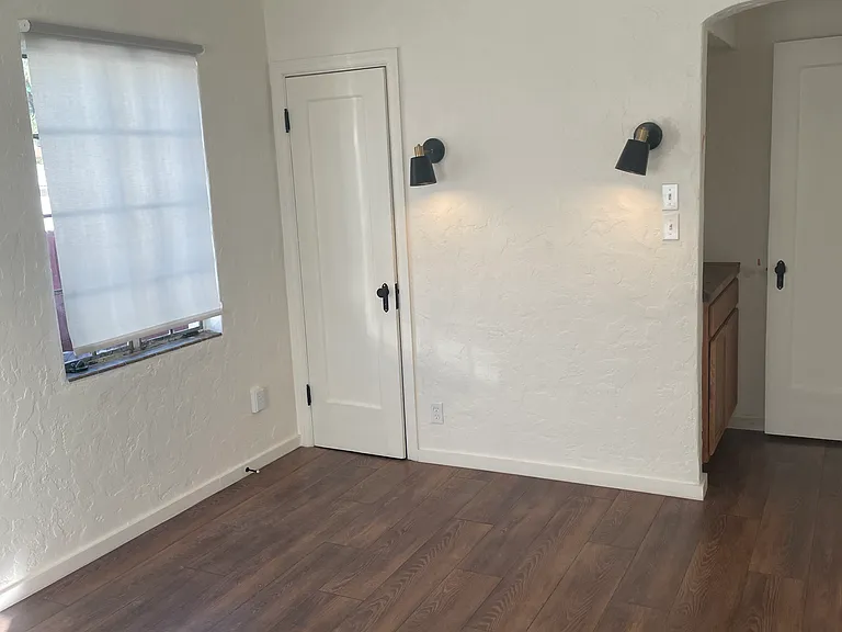 1305 E 9th St #1 — Photo 8