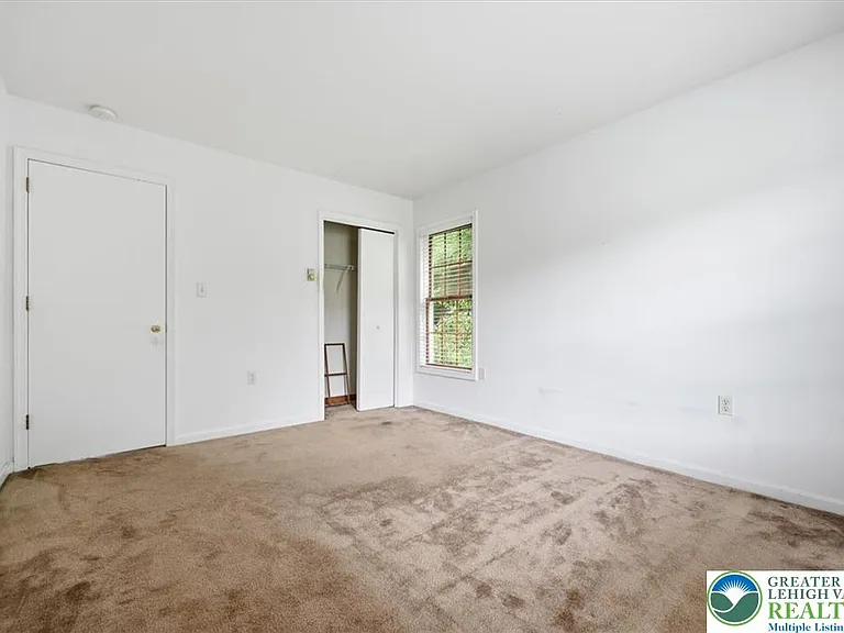 86 Northpark Dr E — Photo 43