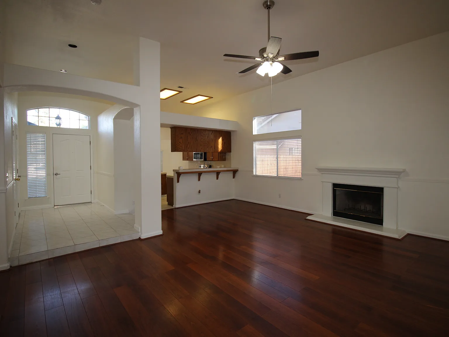 3 bed, 1613 sqft, $2,450 — Photo 2