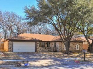 505 Evans Dr, Euless, TX 76040