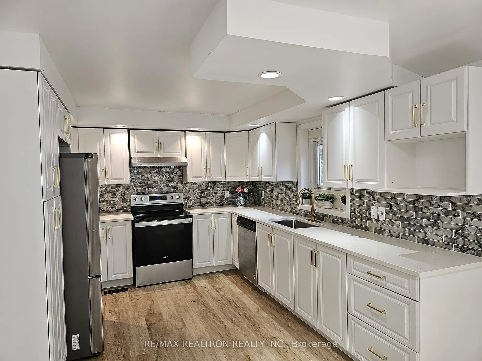 4 bed, $2,300 — Photo 4