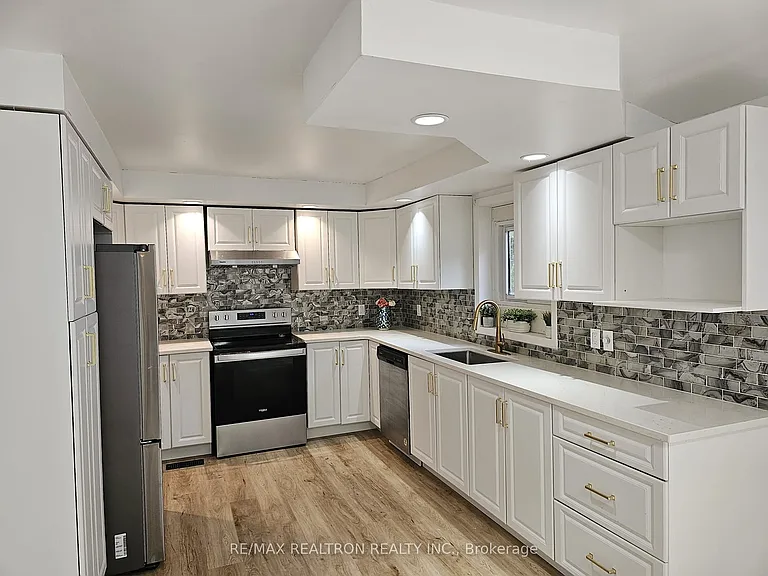 23 Ella St S — Photo 4