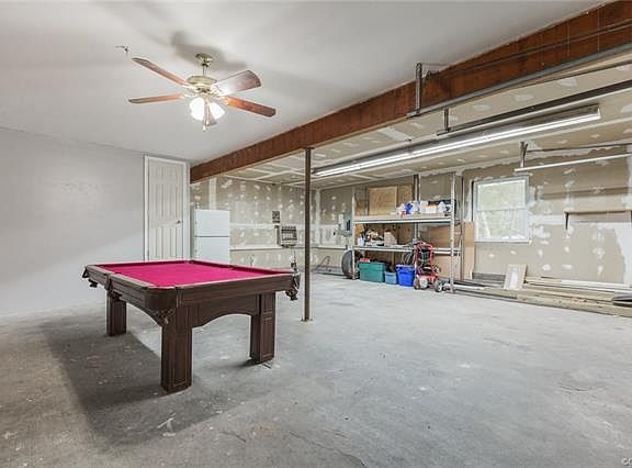 3rd image of 9124 Oak Lawn St