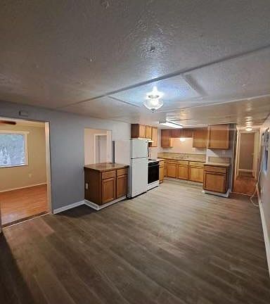 4th image of 203 N Mustang Ave