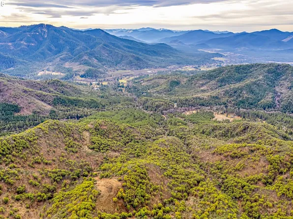 Sykes Cr Rd, Rogue River, OR 97537