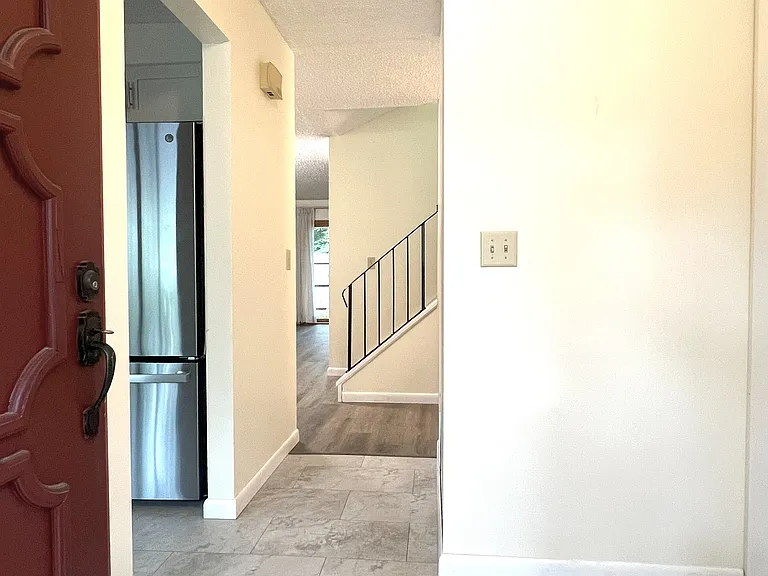 120 Knollwood Ter — Photo 6