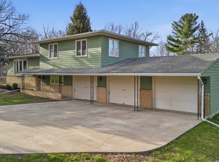 702 Highcrest Rd, Dixon, IL 61021