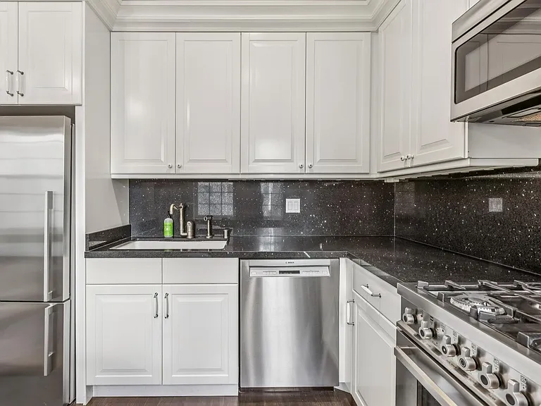 690 Sutter St — Photo 18