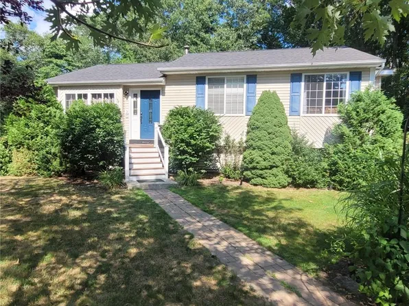 3 Cote Ct, Coventry, RI 02816
