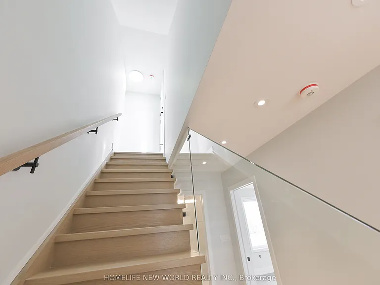 997 Dufferin St #UPPER — Photo 18