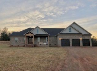 911 Peachtree Rd, Chesnee, SC 29323