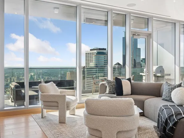 255 Hennepin Ave #3201, Minneapolis, MN 55401