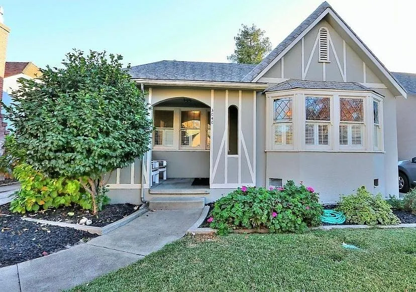 3040 10th Ave photo 1