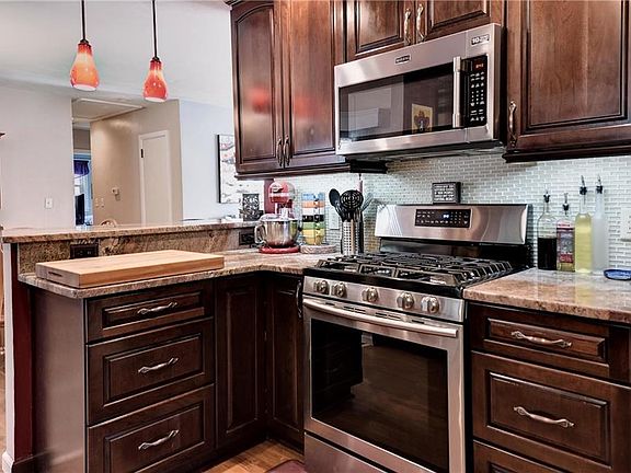 3rd image of 5 Carolyn Dr