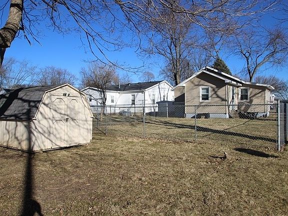 3rd image of 1631 S Woodruff Dr