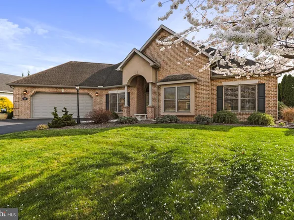 220 Woodvale Dr, Chambersburg, PA 17201